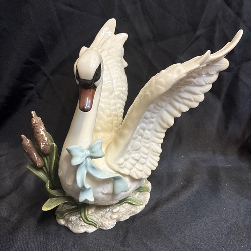 Statua cigno fiocco blu
