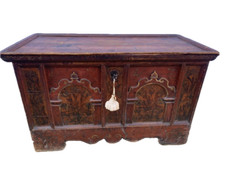 Antica cassapanca del XVIII secolo laccata e dipinta