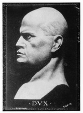 Foto:Benito Mussolini Busto