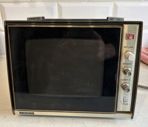 Vintage crown w - 7", b/w
