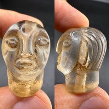 Antica testa di pietra