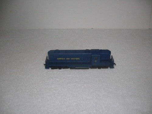 Treno w 2557 gp18 - ho,