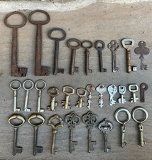 Lotto 29 chiavi antiche in ferro battuto comò armadio credenza cassapanca porta