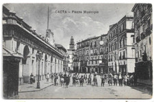 CARTOLINA DI LATINA, GAETA - PIAZZA MUNICIPIO  non viaggiata