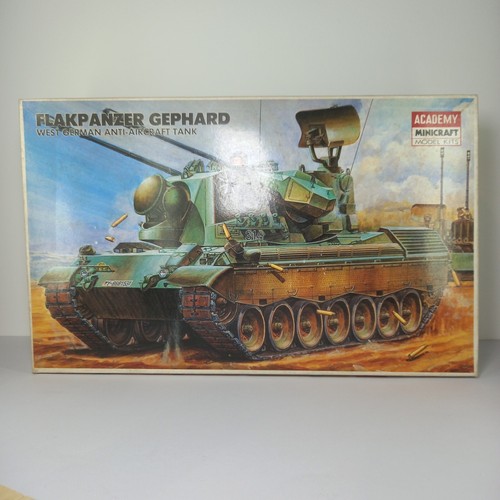 Academy kit carro armato - 1:35,