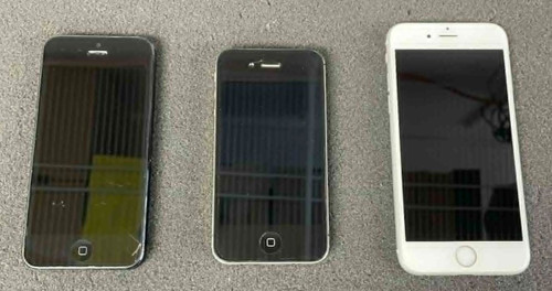 Mixed lot apple iphones - lot,