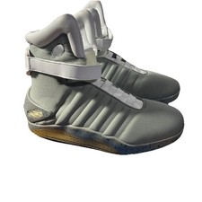 Scarpe futuristiche Universal