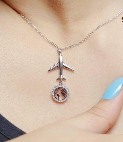 Collana con ciondolo aereo - , e