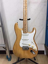 Fender Japan St-72 tipo Stratocaster