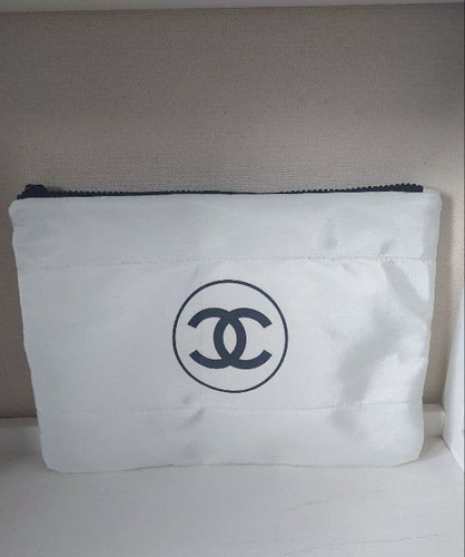 Chanel beauty gift white puffy - beauty,