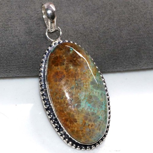 Ciondolo corallo fossile