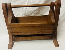 Antica culla per bambola in