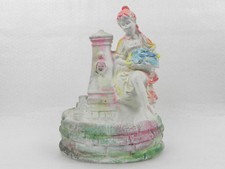 Statua in gesso Donna con panni seduta su una fontana Porta Oggetti Svuotatasche