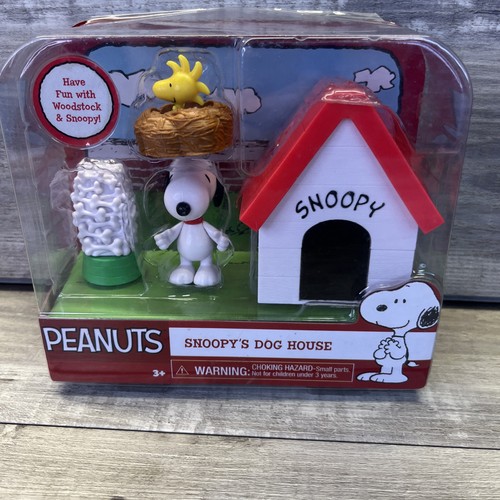 Peanuts snoopys cuccia per - peanuts,