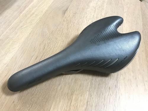 Pave ti saddle wing - fi’zi:k,