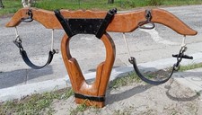 Antico giogo per buoi in legno