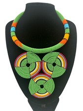 Collana con ciondolo etnico