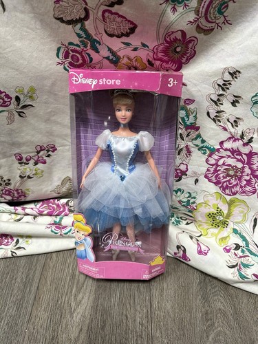 Barbie disney store - barbie,
