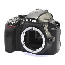 Nikon D3300 nera circa 6.000
