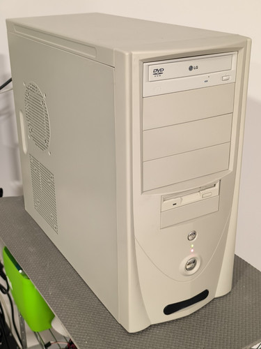 Vintage desktop piii - pc,