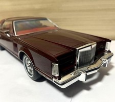 MCG 1/18 Lincoln Continental