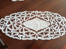 antico centro ricamato a mano