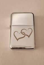 ACCENDINO CROMATO LUCIDO METALLO  SIMIL ZIPPO  A BENZINA INCISIONE LASER CUORI