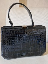 Elegante borsa vintage a mano, realizzata in vero coccodrillo di colore nero