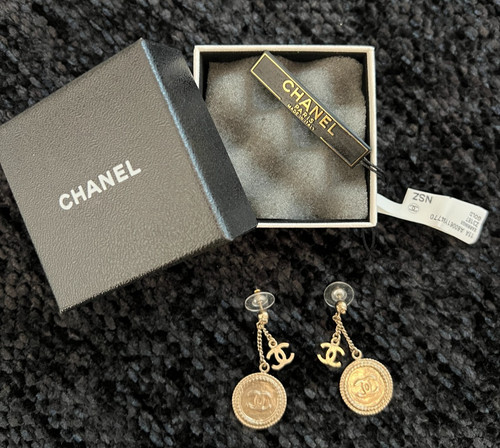 Orecchini traforati chanel - orecchini,