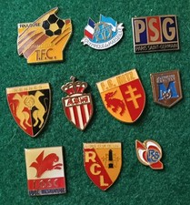 FRANCIA Lotto 10 distintivi