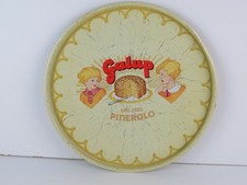 vecchio vassoio in metallo