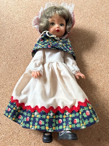 Bellissima bambola vintage - , 8"