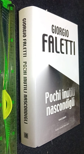 Libro pochi inutili - pochi,
