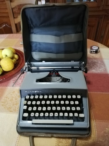 Macchina scrivere - macchina,