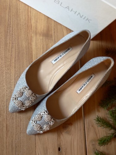Manolo blahnik hangisi - manolo,