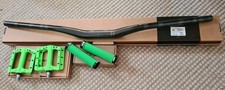 Pacchetto del valore di 180€. Manubrio Nukeproof Horizon V2 in carbonio + pedali + impugnature ragley