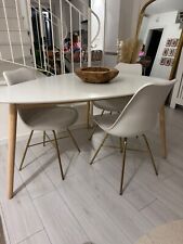 tavolo e sedie maison du monde forts allungata legno con sedie bianche e oro 