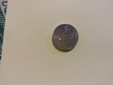 50 lire piccole o vulcano anno 1990 senza rombo e con lobo orecchio a punta.