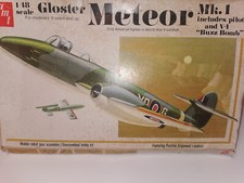 AMT  Gloster Meteor Mk.I With Fieseler Fi 103 V-1 AMT  No. 825 1:48