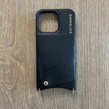 Custodia telefono iPhone 15 Pro nuova senza etichette Bandolier Emma in pelle nera *senza cinturino*