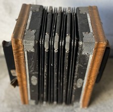 Vecchissima fisarmonica marca