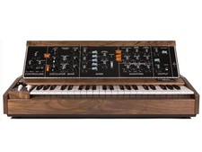 Moog MiniMoog Model D Walnut - Limited Edition EXDEMO