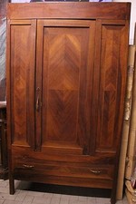 Grande armadio in legno prima metà del '900.