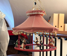 Lampadario per camera Bimbi da soffitto colore rosso a forma di giostra