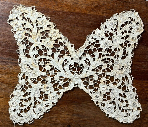 Pizzo antico grande farfalla - -,