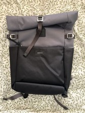 Zaino nuovo con etichette