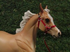 Corona in pelle rosso/marrone Jaapi FOAL adatta per puledro Breyer modello tradizionale o classico