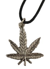 COLLANA CIONDOLO METALLO  FOGLIA MARIJUANA D327
