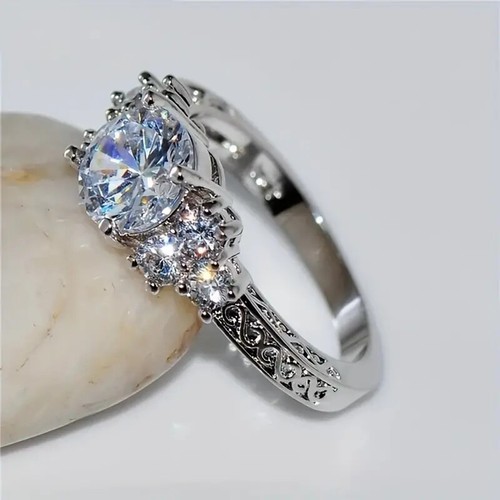 Squisito anello bianco cubic