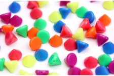 100pz Borchie sfuse a cono da cucire MULTI COLORI* CONE STUDS multi colors